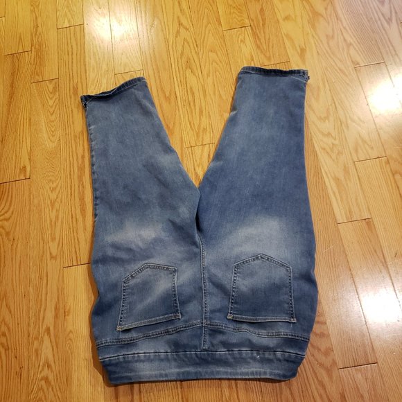 Chico's Perfect Stretch Blue Denim Crops - Size 2 - Picture 3 of 7